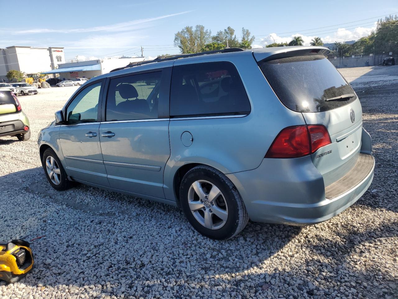 Lot #3036949731 2009 VOLKSWAGEN ROUTAN SEL