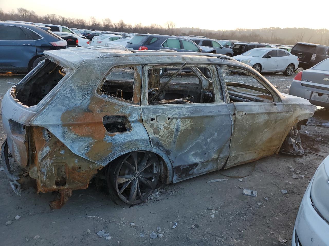 VOLKSWAGEN TIGUAN SEL R-LINE BLACK