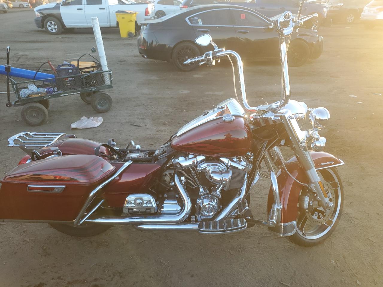 1HD1FBC12HB636288 HARLEY-DAVIDSON FLHR ROAD 2017