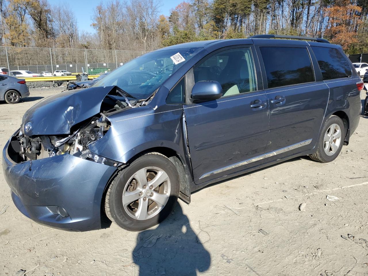 Lot #3037160522 2015 TOYOTA SIENNA LE