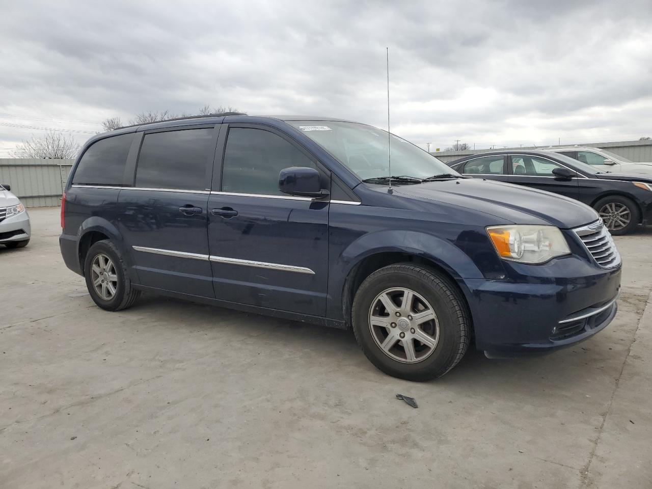 Lot #3040839758 2013 CHRYSLER TOWN AND C