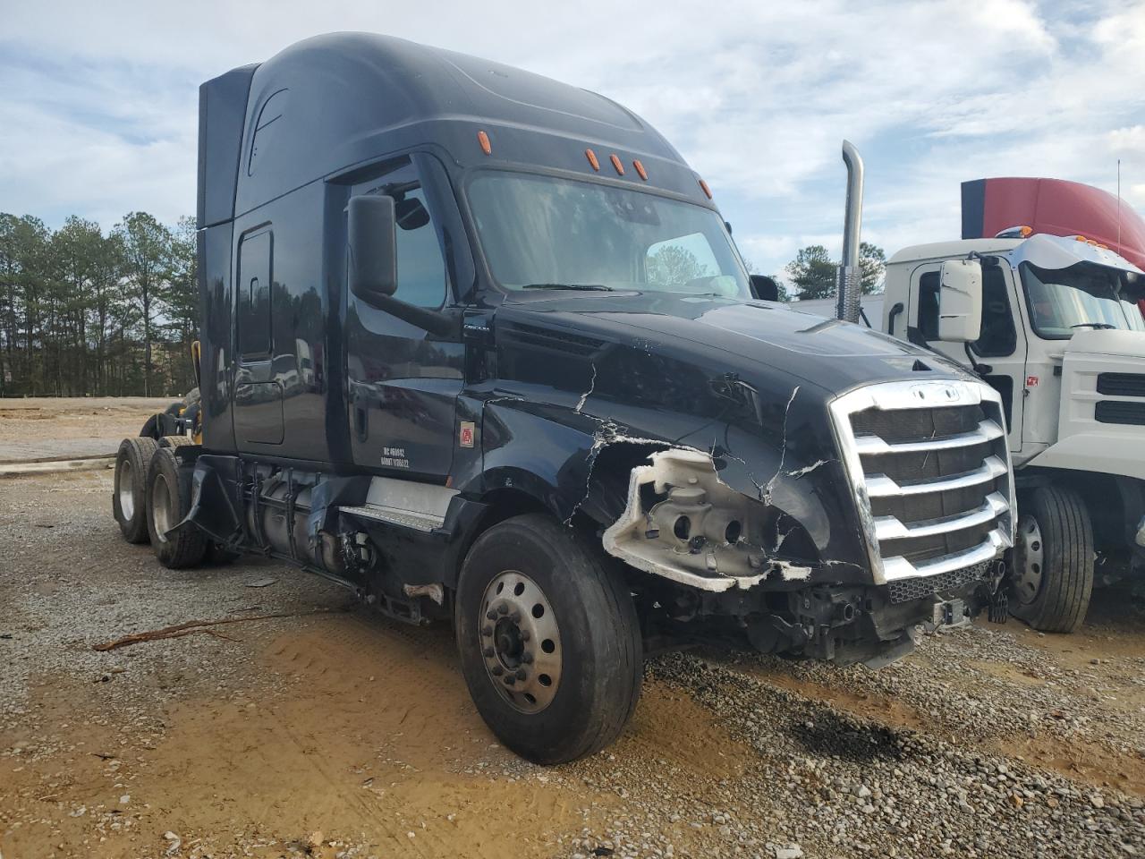  Salvage Freightliner Cascadia 1