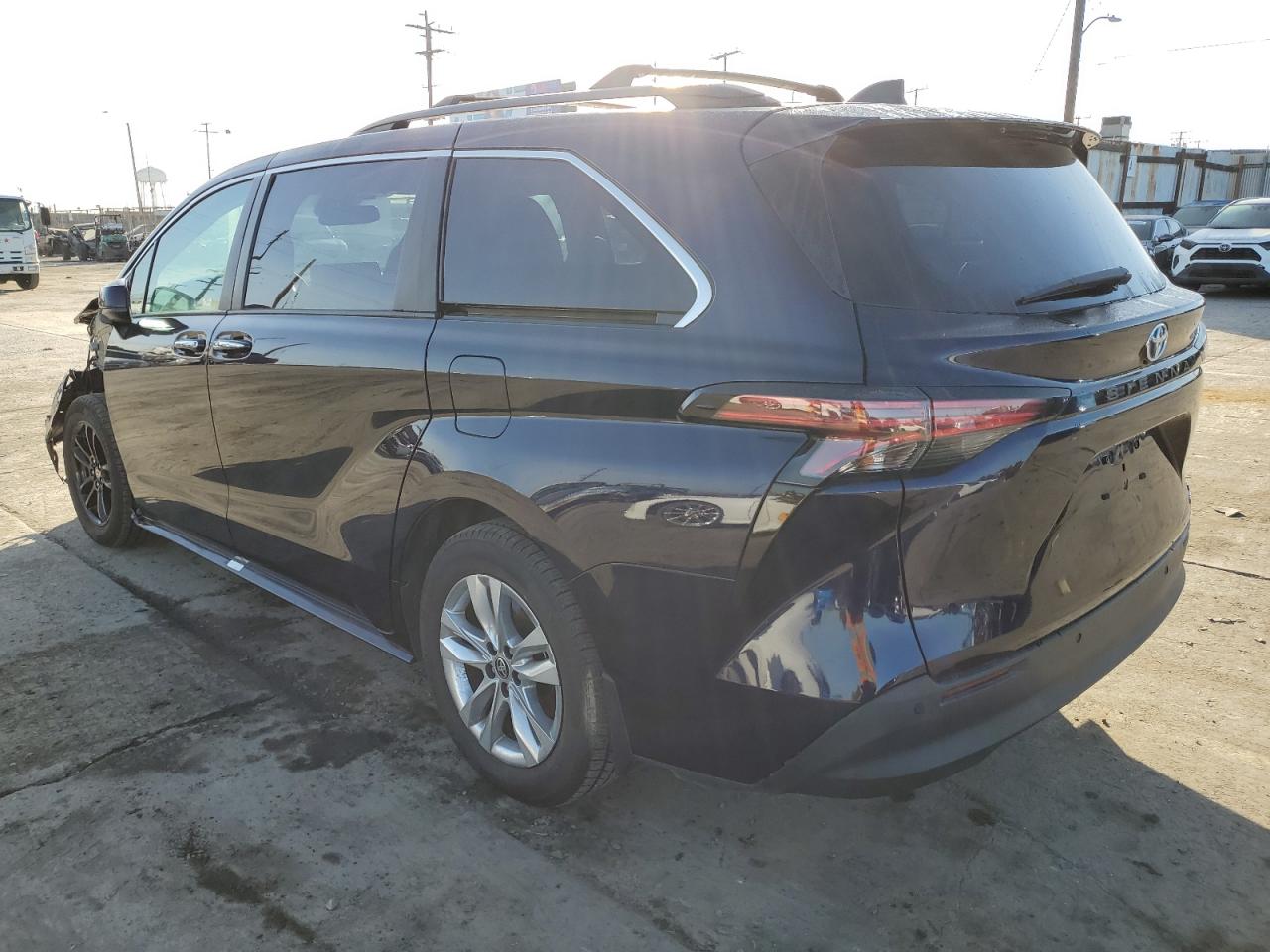 Lot #3026989779 2022 TOYOTA SIENNA XLE