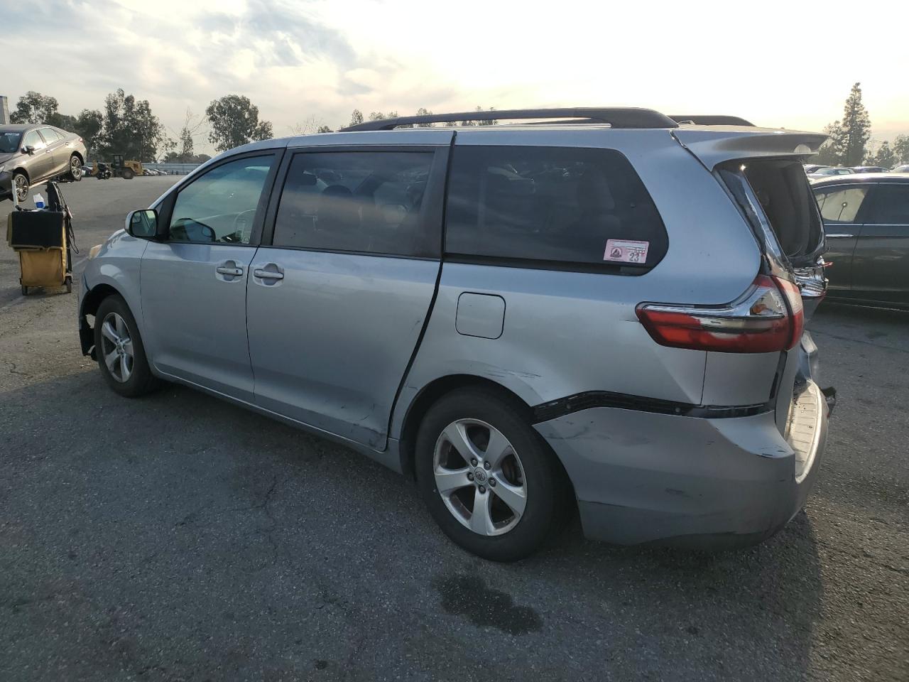 Lot #3028570918 2015 TOYOTA SIENNA LE