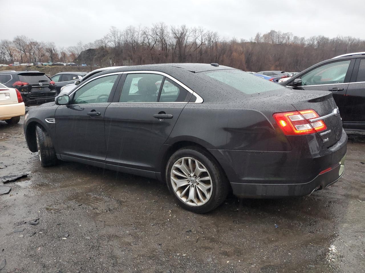 Lot #3028272841 2014 FORD TAURUS LIM