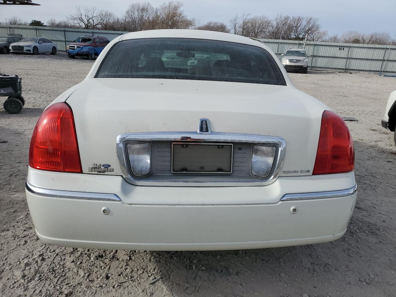 Lot #3030680128 2003 LINCOLN TOWN CAR E