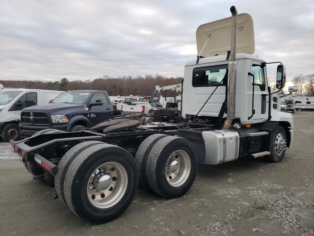 Lot #3030515489 2021 MACK ANTHEM