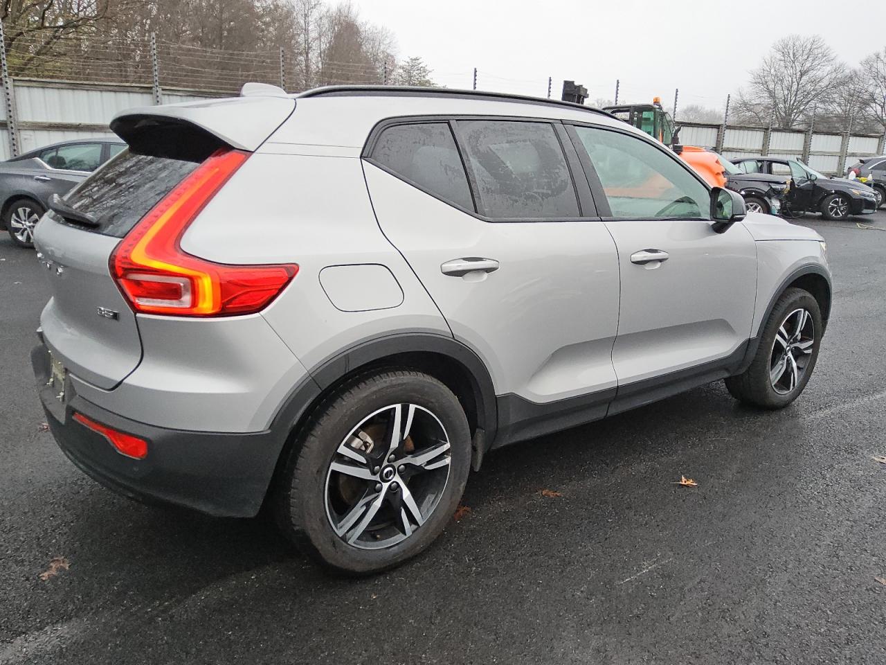 Lot #3025866508 2024 VOLVO XC40 CORE