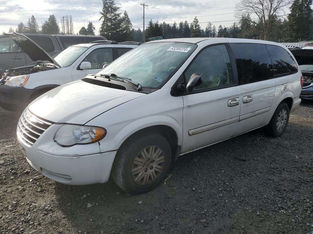 Lot #3026189313 2005 CHRYSLER TOWN & COU