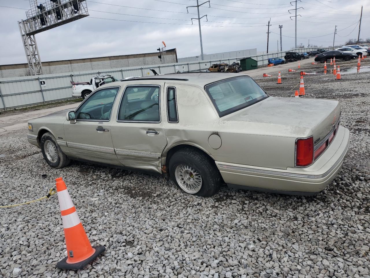 Lot #3045791667 1997 LINCOLN TOWNCAR