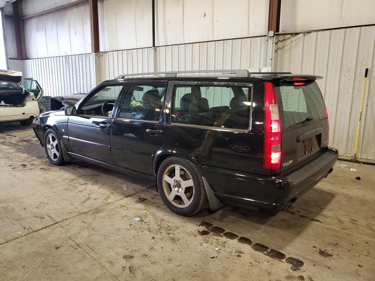 Lot #3029573124 2000 VOLVO V70 R