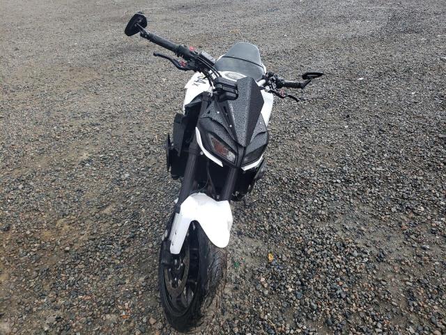 YAMAHA FZ09 2017 white  gas JYARN53E9HA001694 photo #3