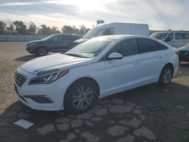 HYUNDAI SONATA SE 2015 white  gas 5NPE24AF5FH066324 photo #1