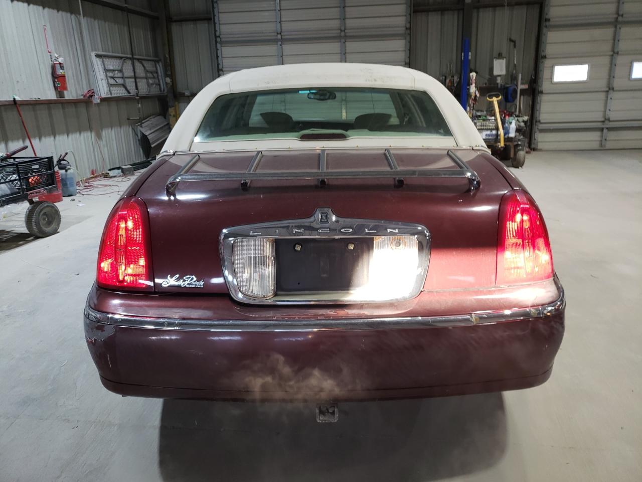 Lot #3026013962 2001 LINCOLN TOWN CAR C