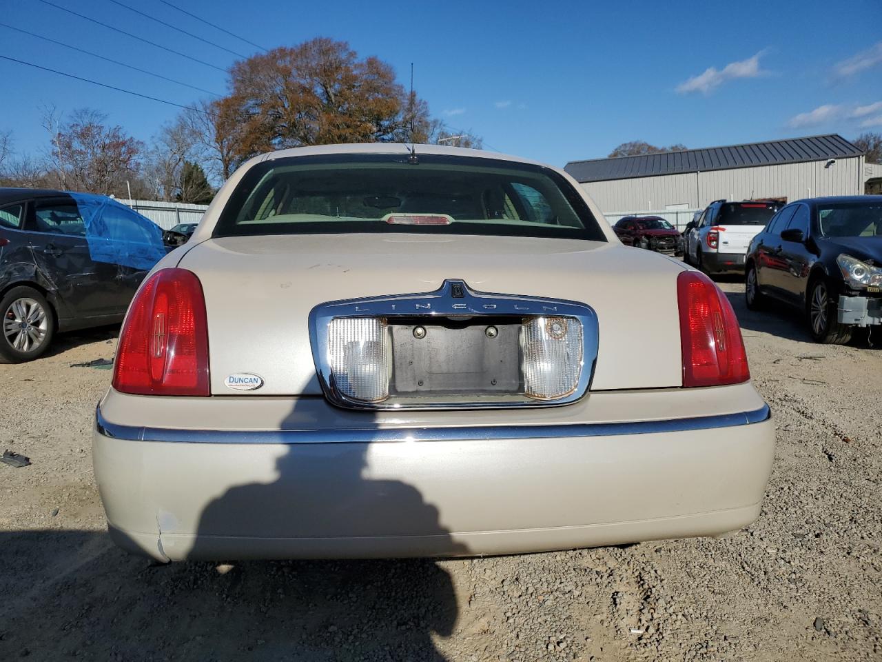 Lot #3025779325 2000 LINCOLN TOWN CAR C