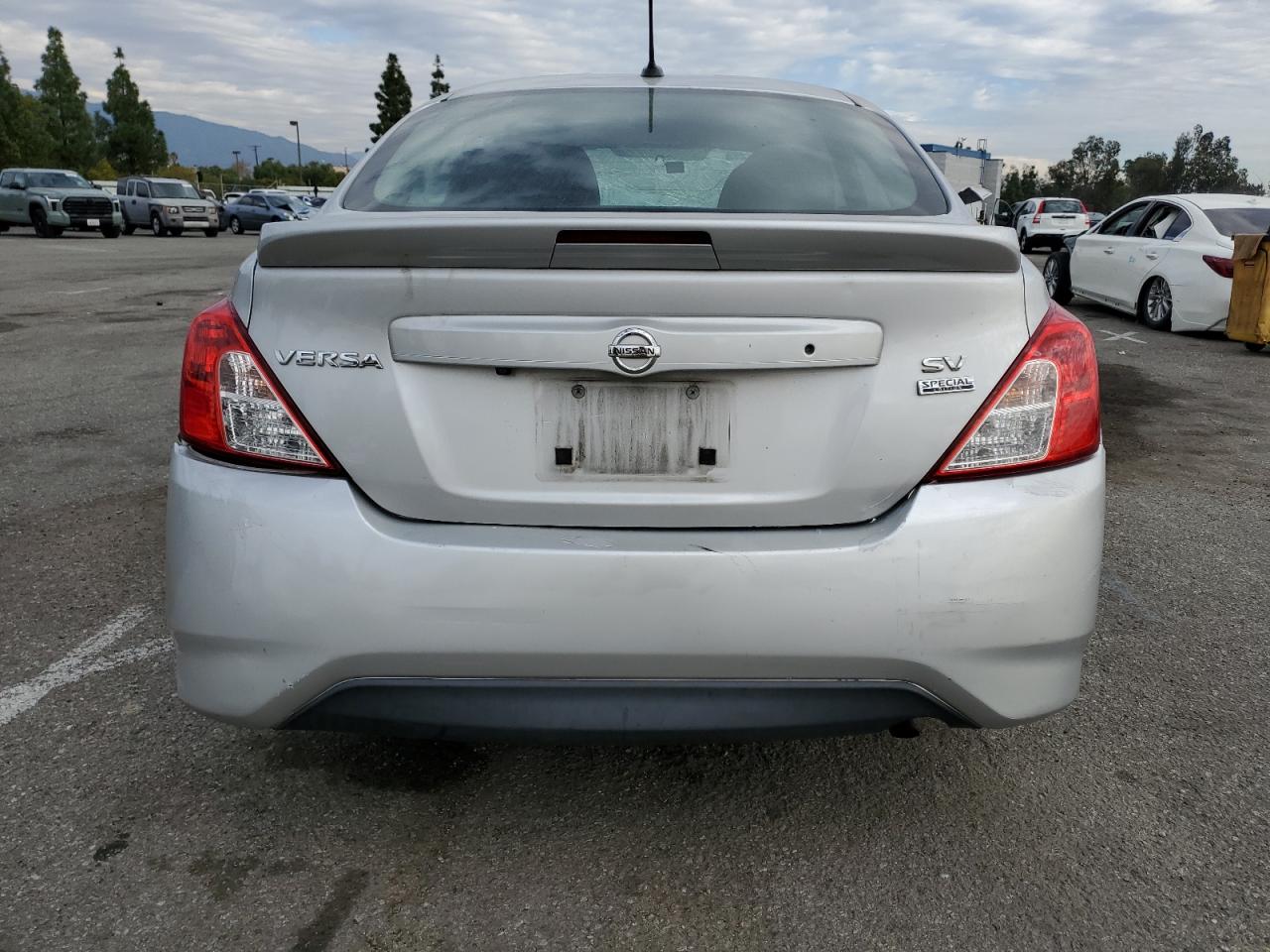 Lot #3034349077 2018 NISSAN VERSA S