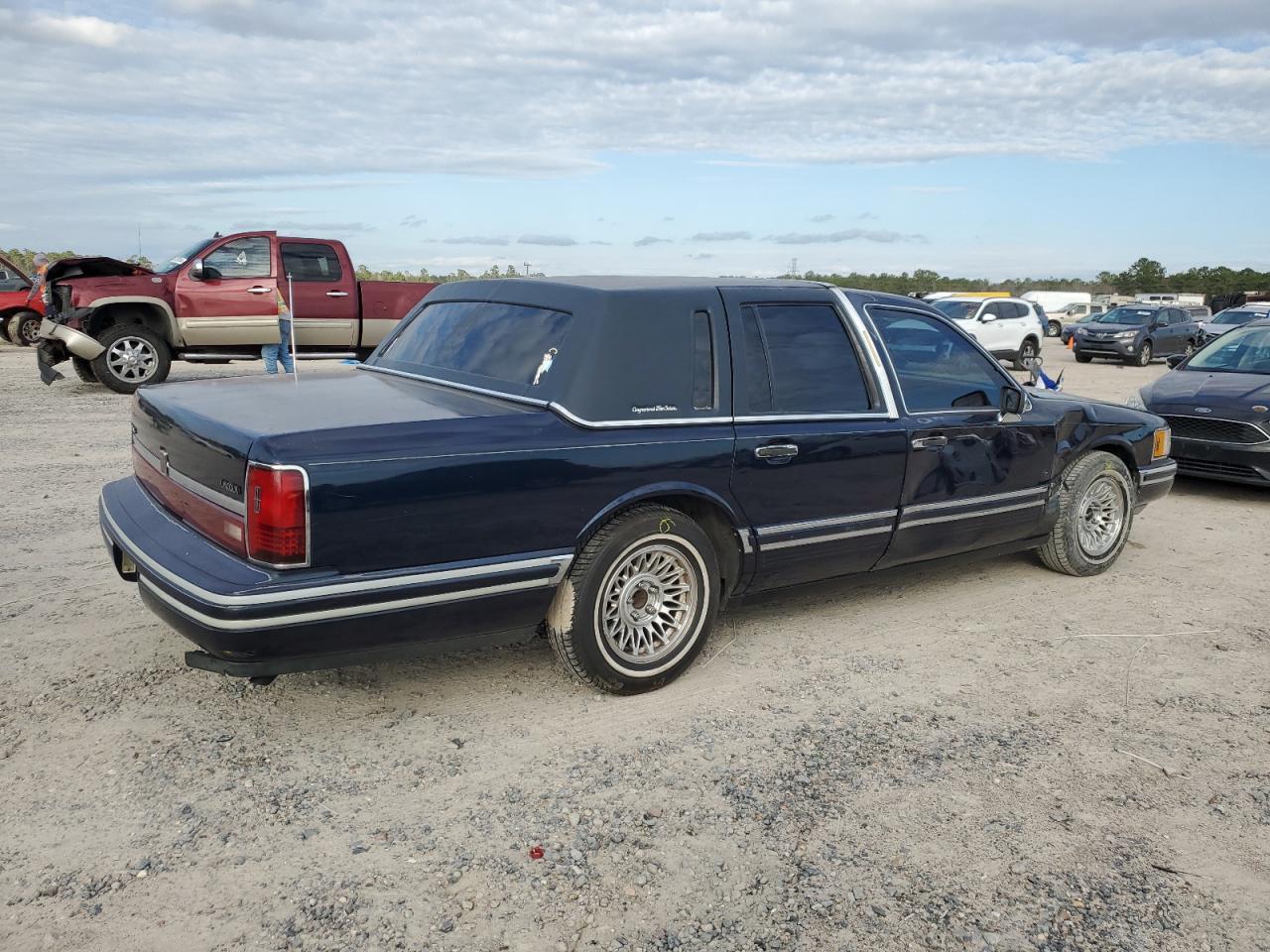 Lot #3034480766 1993 LINCOLN TOWN CAR S