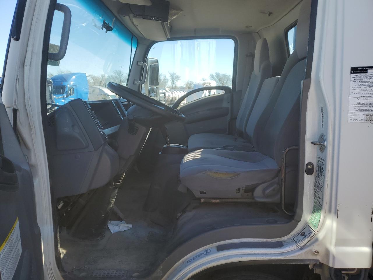 Lot #3050419891 2017 ISUZU NRR