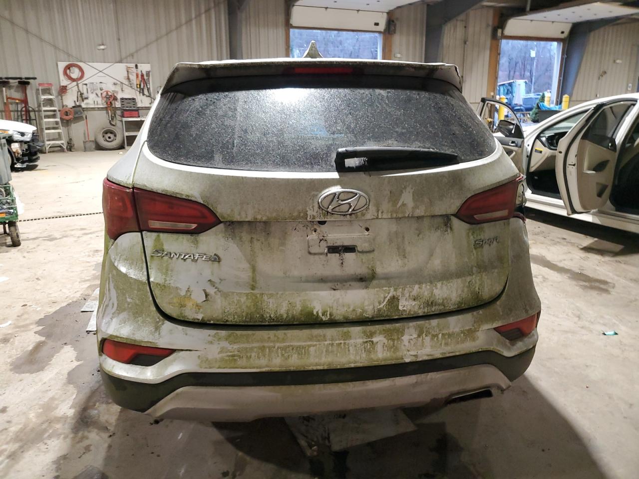 Lot #3024424527 2017 HYUNDAI SANTA FE S