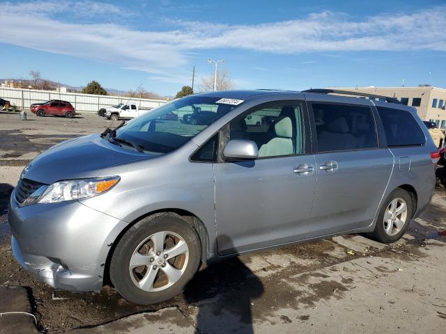 TOYOTA SIENNA LE