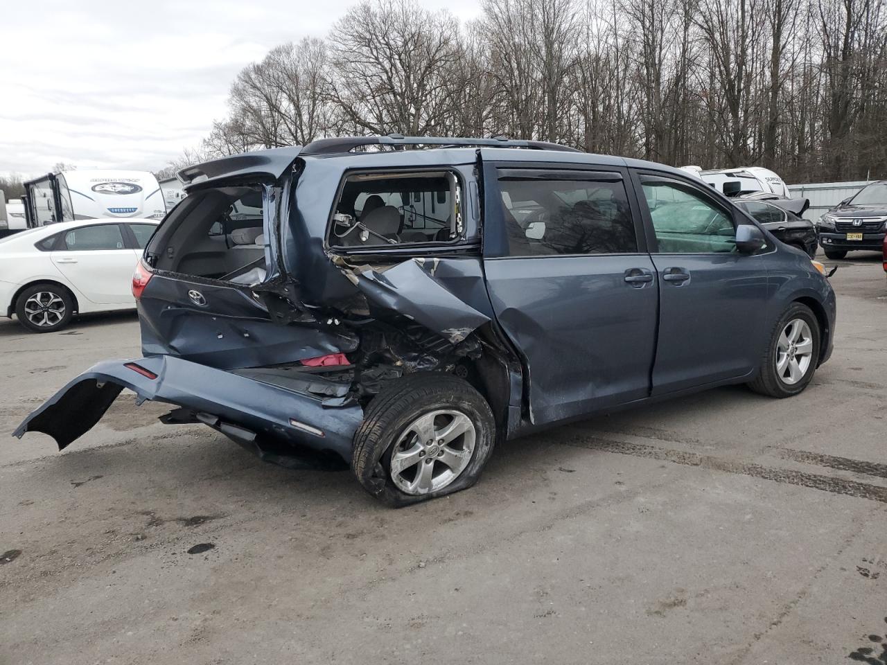 Lot #3040721754 2016 TOYOTA SIENNA LE