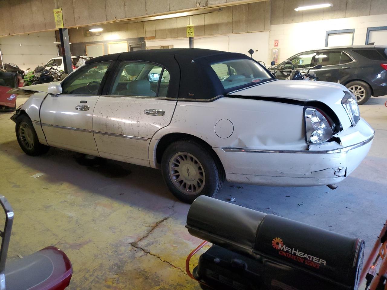 Lot #3024177822 2002 LINCOLN TOWN CAR C