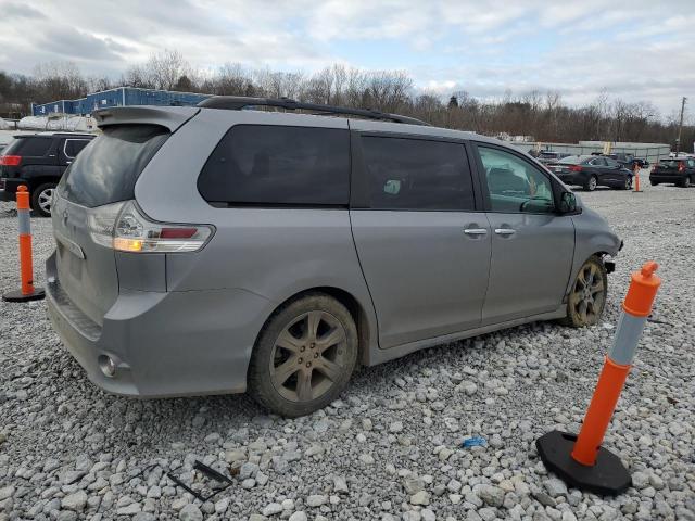 VIN 5TDXK3DC2GS724049 2016 TOYOTA SIENNA no.3