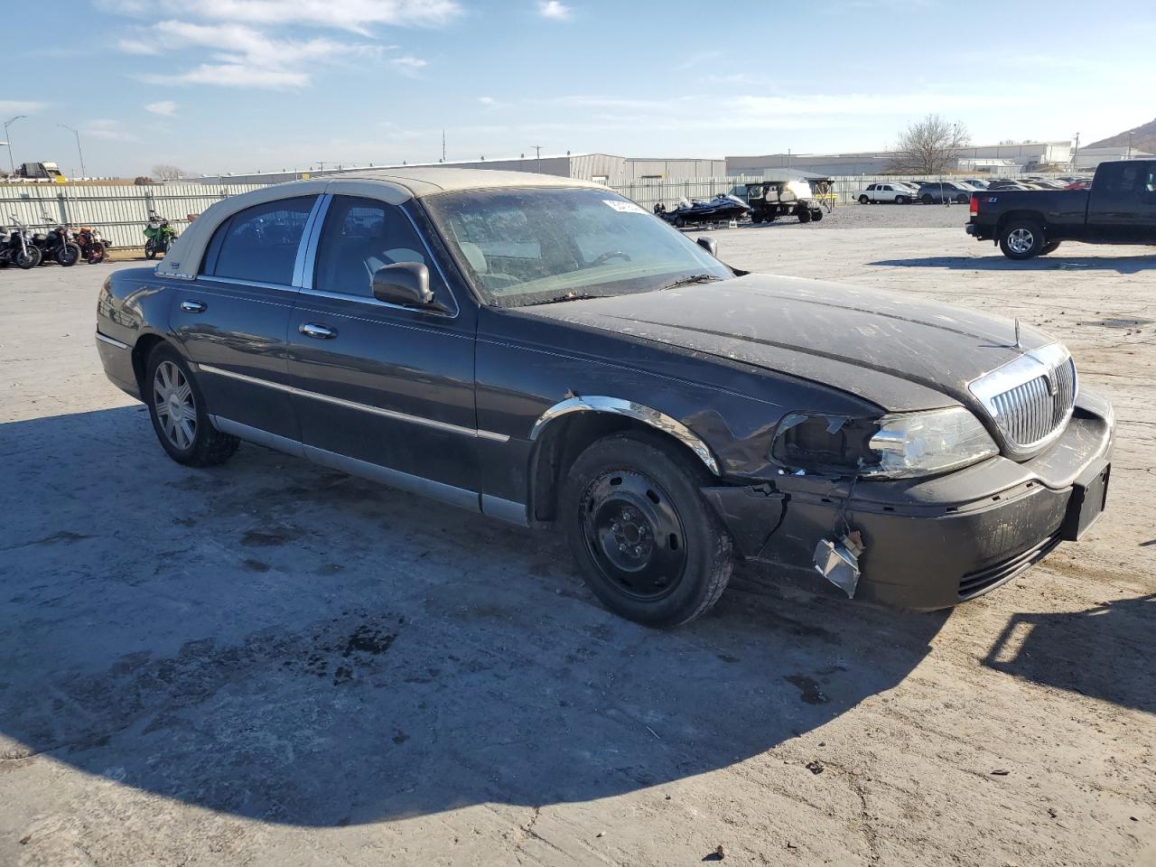 Lot #3030831500 2005 LINCOLN TOWN CAR S