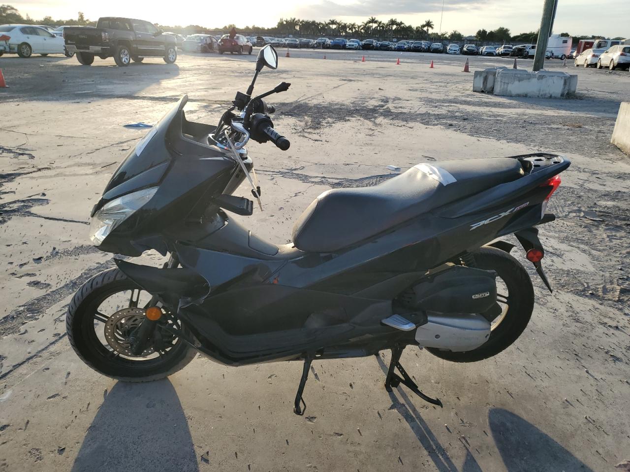 Lot #3033120015 2015 HONDA PCX 150