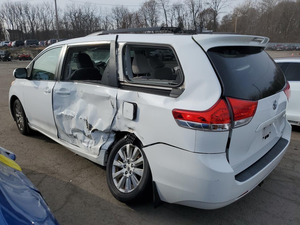 Lot #3034280107 2013 TOYOTA SIENNA LE