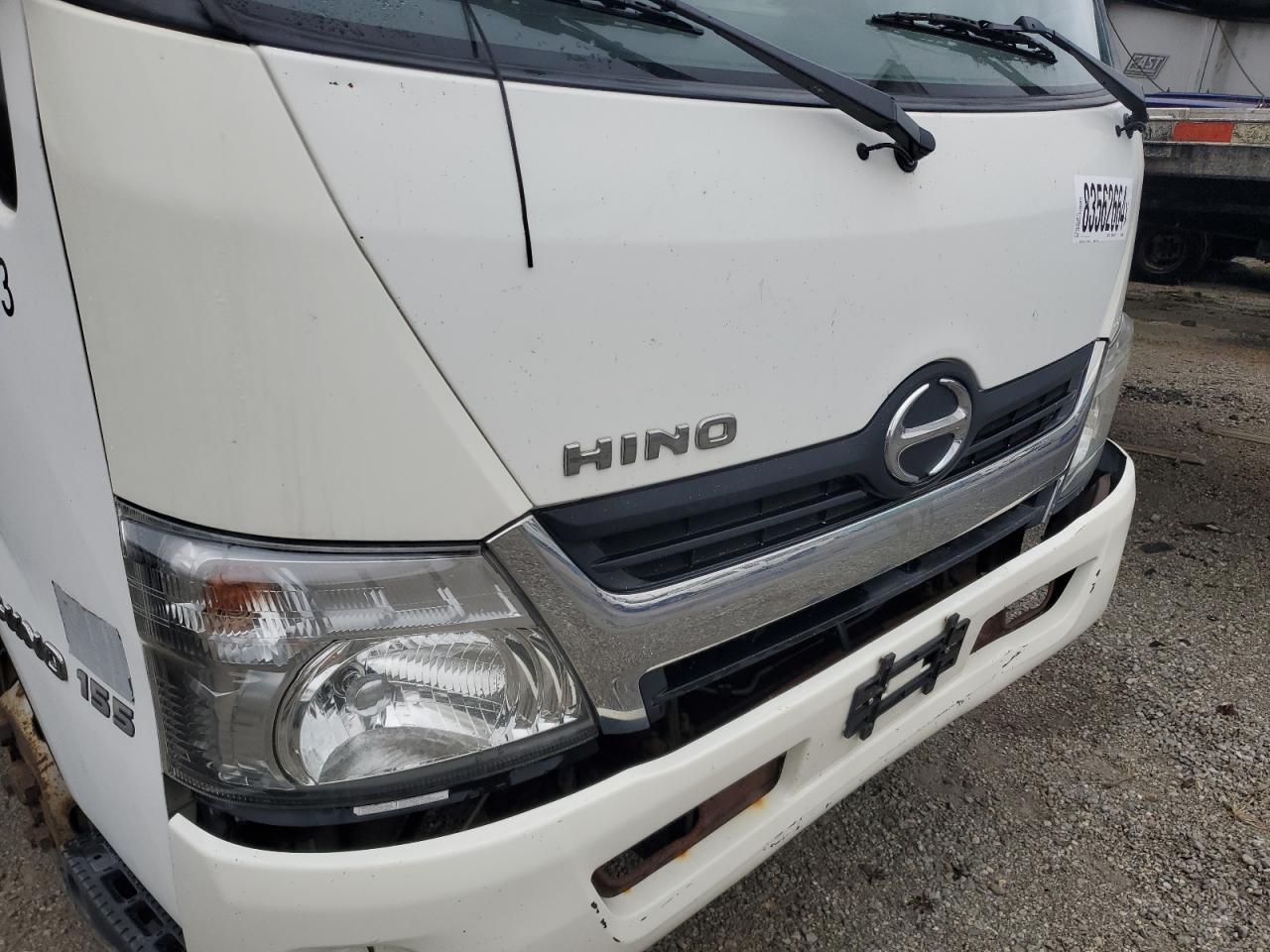 Lot #3040870176 2017 HINO 155