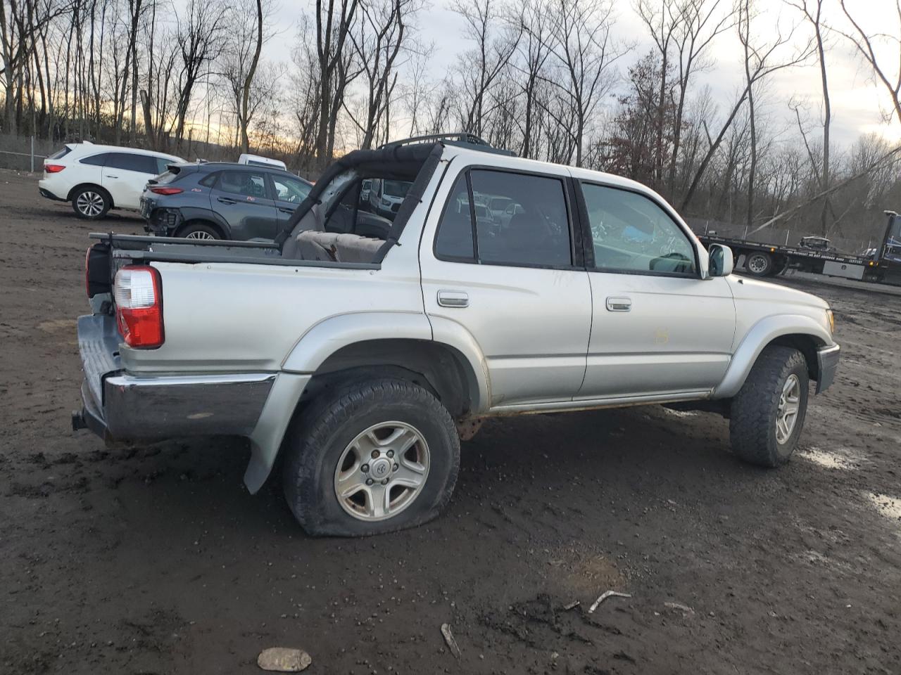 Lot #3033011017 2002 TOYOTA 4RUNNER SR