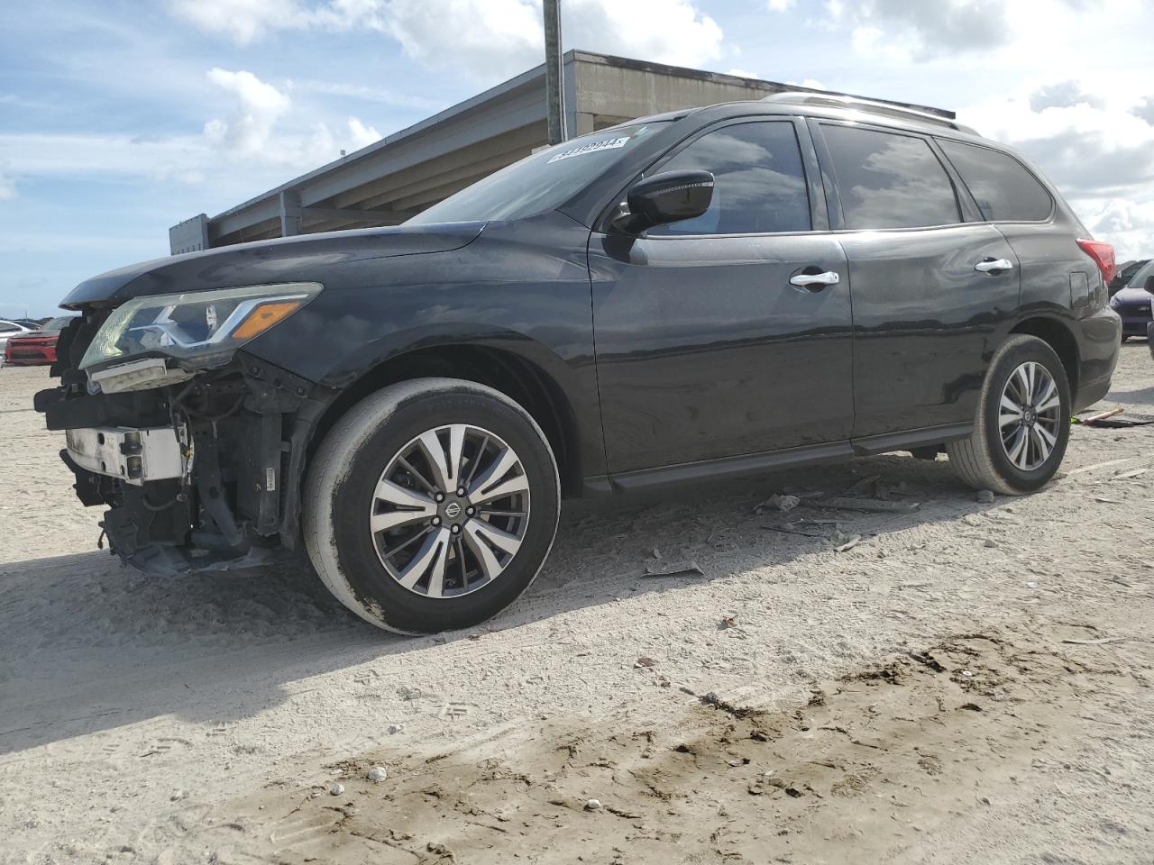  Salvage Nissan Pathfinder