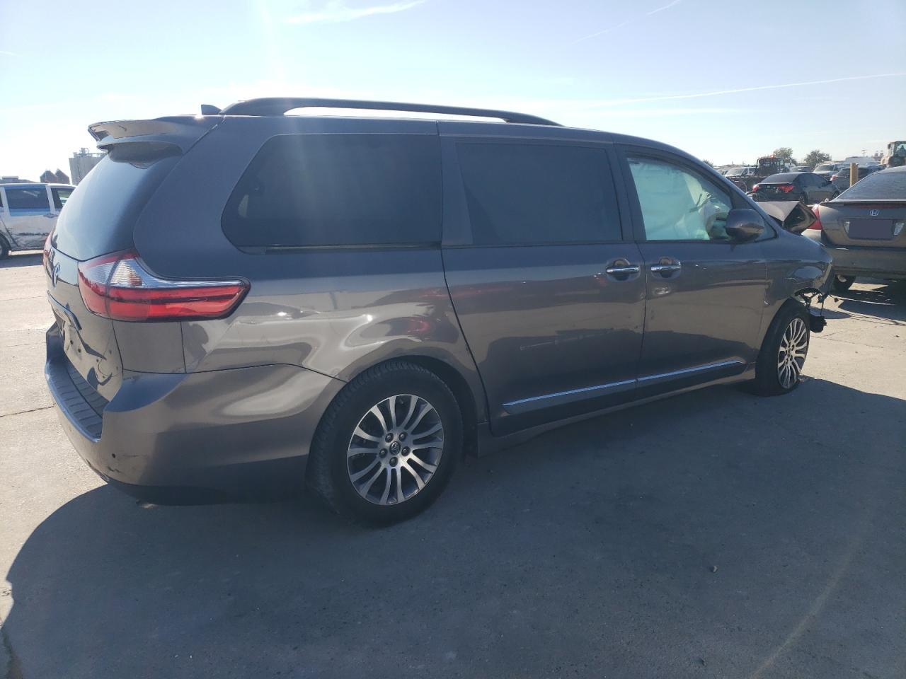 Lot #3033291864 2018 TOYOTA SIENNA XLE