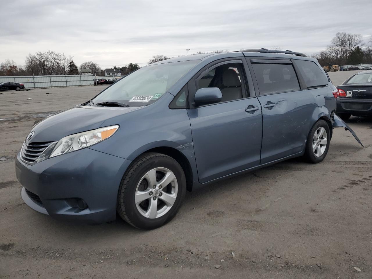 Lot #3040721754 2016 TOYOTA SIENNA LE