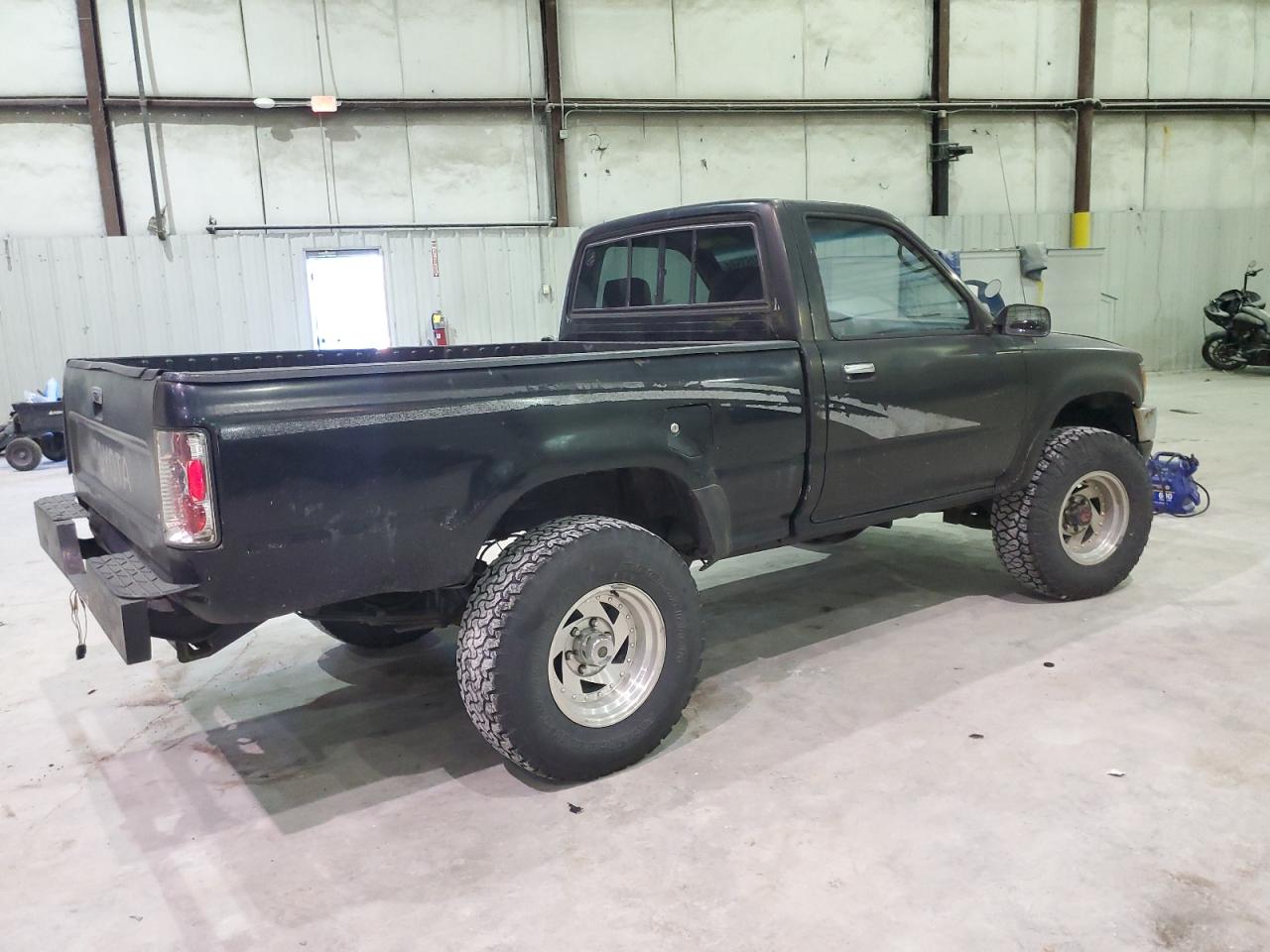 Lot #3040580639 1993 TOYOTA PICKUP 1/2