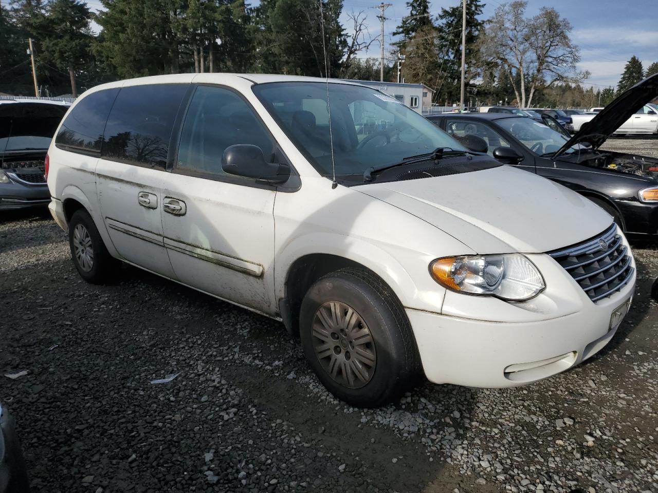 Lot #3026189313 2005 CHRYSLER TOWN & COU