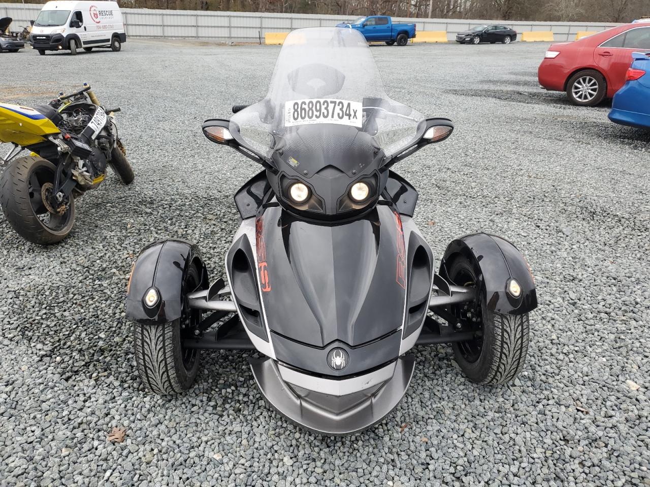 Lot #3050447279 2011 CAN-AM SPYDER ROA