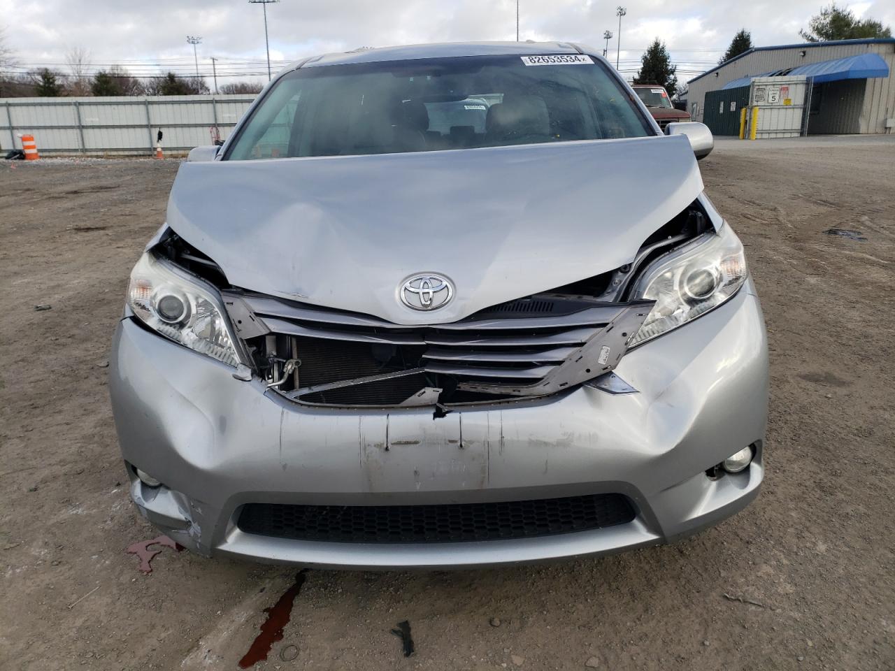 Lot #3027081776 2017 TOYOTA SIENNA XLE