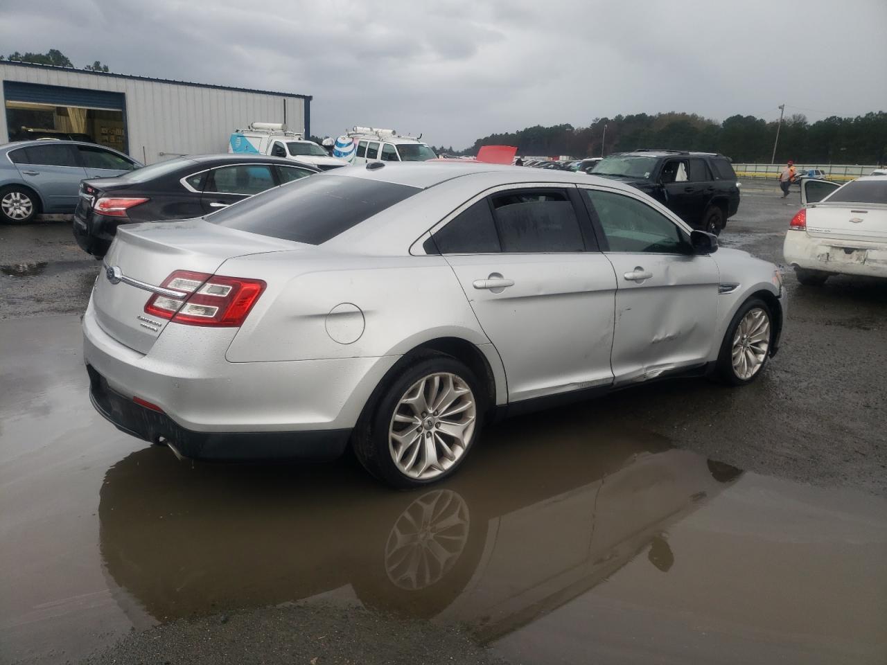 Lot #3034341064 2013 FORD TAURUS LIM