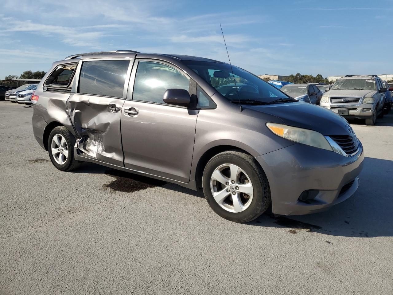 Lot #3030665119 2013 TOYOTA SIENNA LE