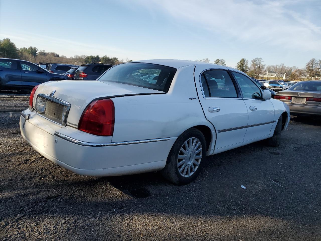 Lot #3026018974 2003 LINCOLN TOWN CAR S