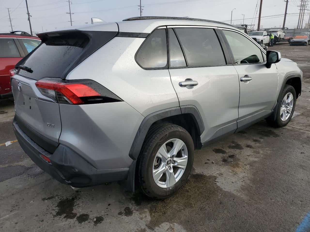 Lot #3030392465 2020 TOYOTA RAV4 XLE