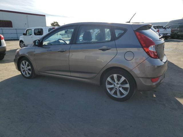 VIN KMHCU5AE0DU137927 2013 HYUNDAI ACCENT no.2