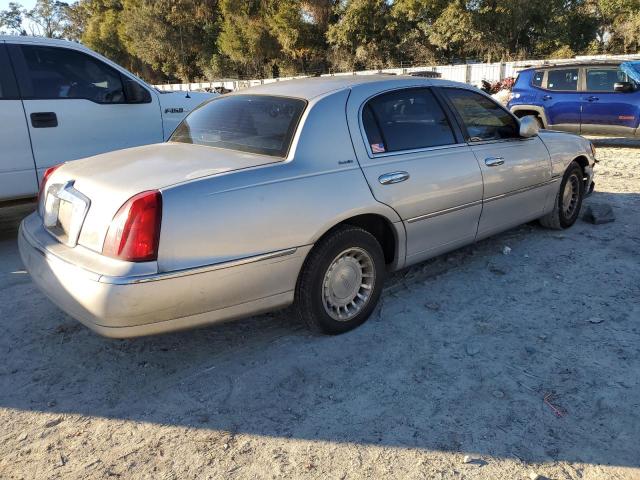 LINCOLN TOWN CAR E 2001 silver  gas 1LNHM81W31Y658886 photo #4