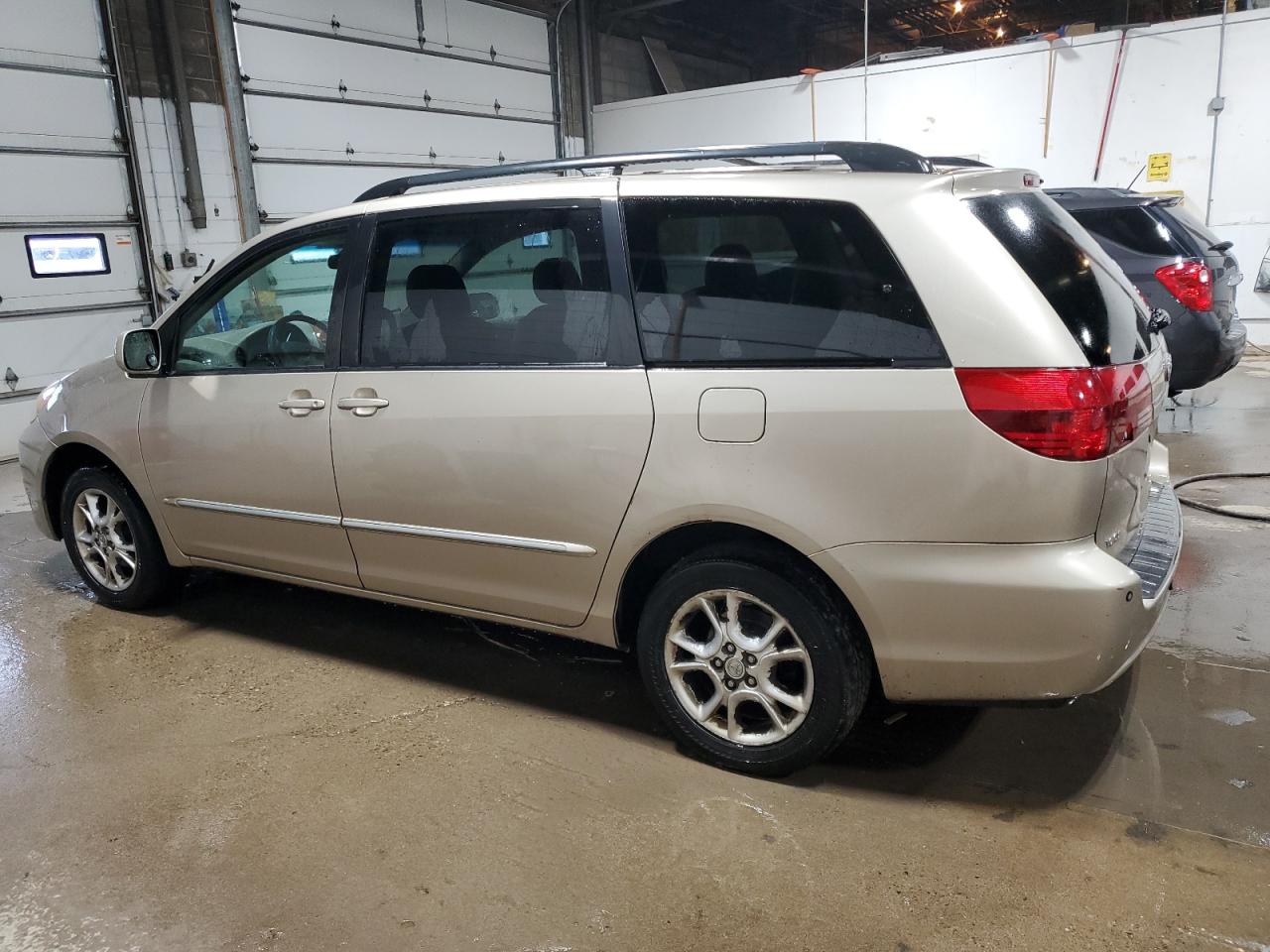 Lot #3034296066 2004 TOYOTA SIENNA XLE