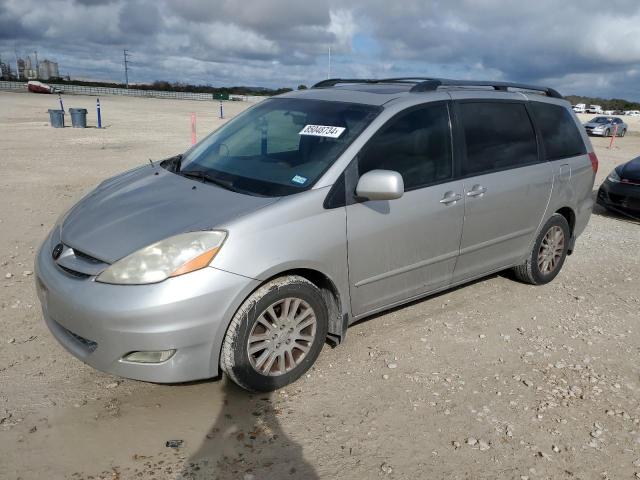 TOYOTA SIENNA XLE