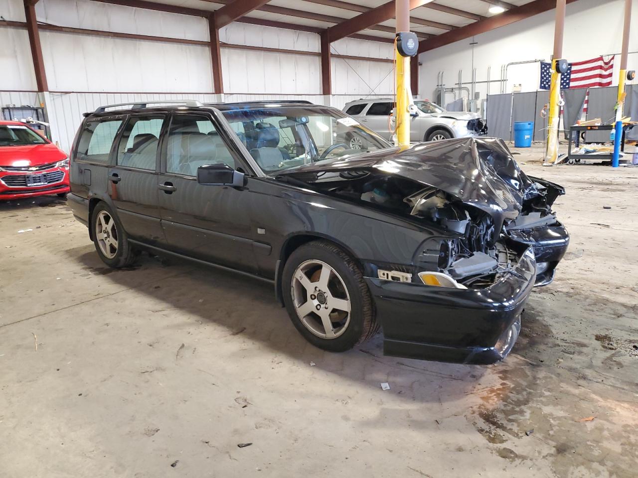 Lot #3029573124 2000 VOLVO V70 R