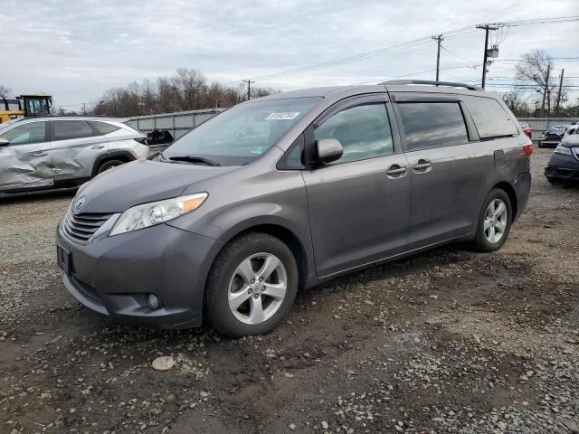 TOYOTA SIENNA LE