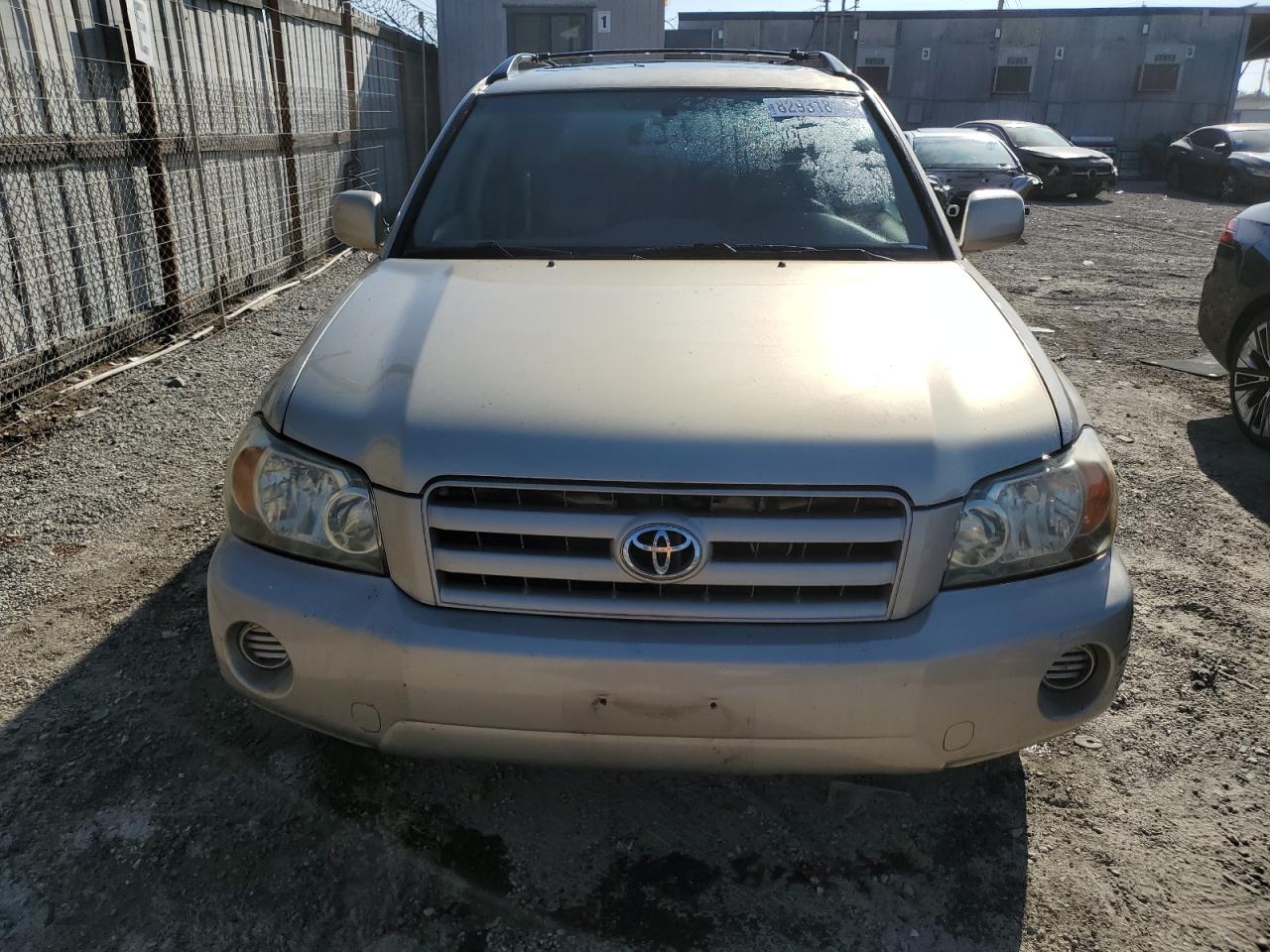 Lot #3033217805 2004 TOYOTA HIGHLANDER